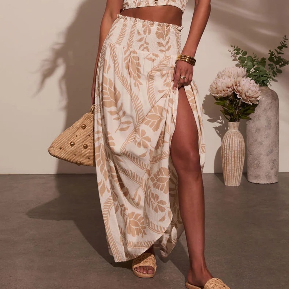 βοΈ VICI Collection Coastal Views Tropical Maxi Skirt Cream Beige Neutral Floral - Picture 3 of 15